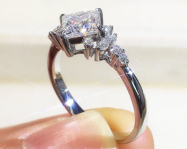 The Donna - Princess Cut Moissanite Ring with 1 to 3 carats in 18K White, Yellow or Rose Gold