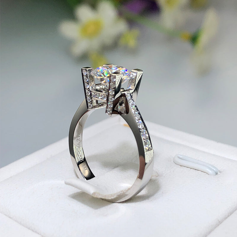 The Emelia - Round Cut HW High Profile Moissanite Ring with 0.5 to 3 carats in 18K White, Yellow or Rose Gold