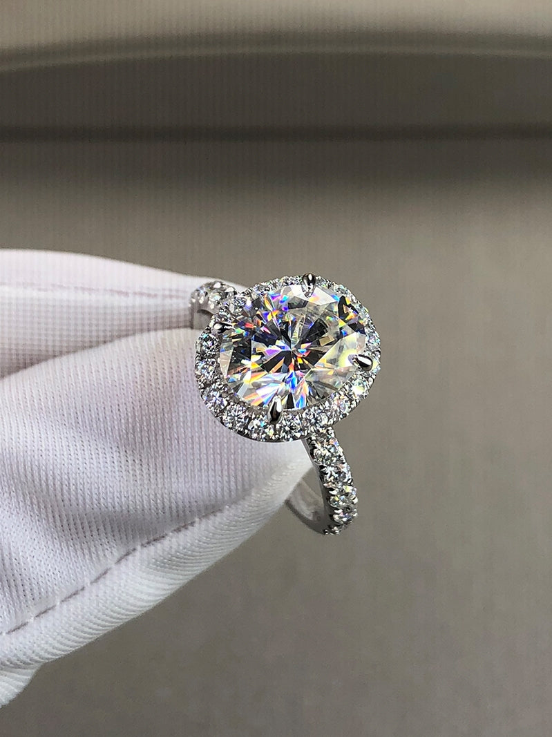 The Vienna - Oval Cut Moissanite Halo Pavé Ring with 1 to 5 carats in 18K White, Yellow or Rose Gold