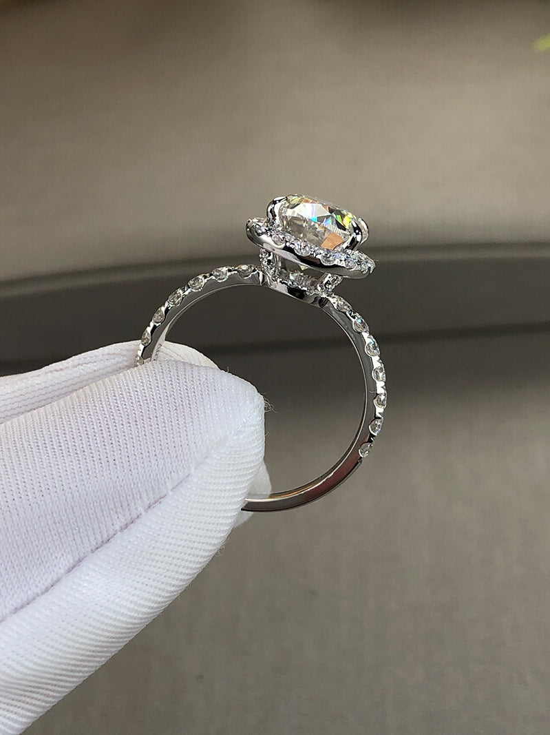 The Vienna - Oval Cut Moissanite Halo Pavé Ring with 1 to 5 carats in 18K White, Yellow or Rose Gold